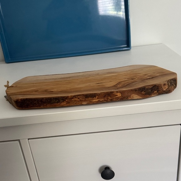 Olive Wood Serving Board with Raw Edge NWT - Picture 9 of 10